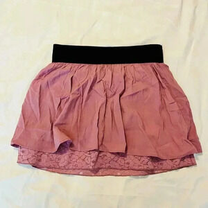 Mauve skirt size large. Brand mini chica.